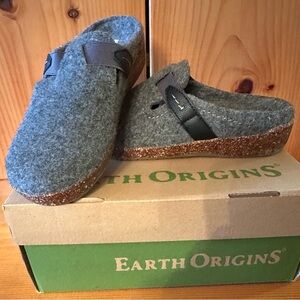 Earth Origins Gray Felt Clogs